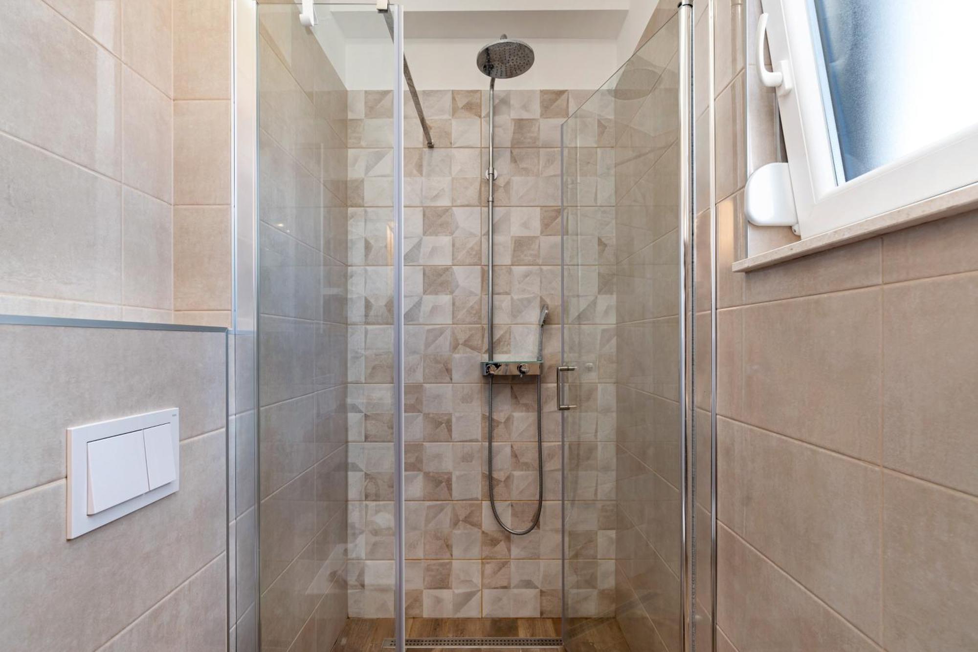 Apartments Boomerang Rogoznica  Bilik gambar
