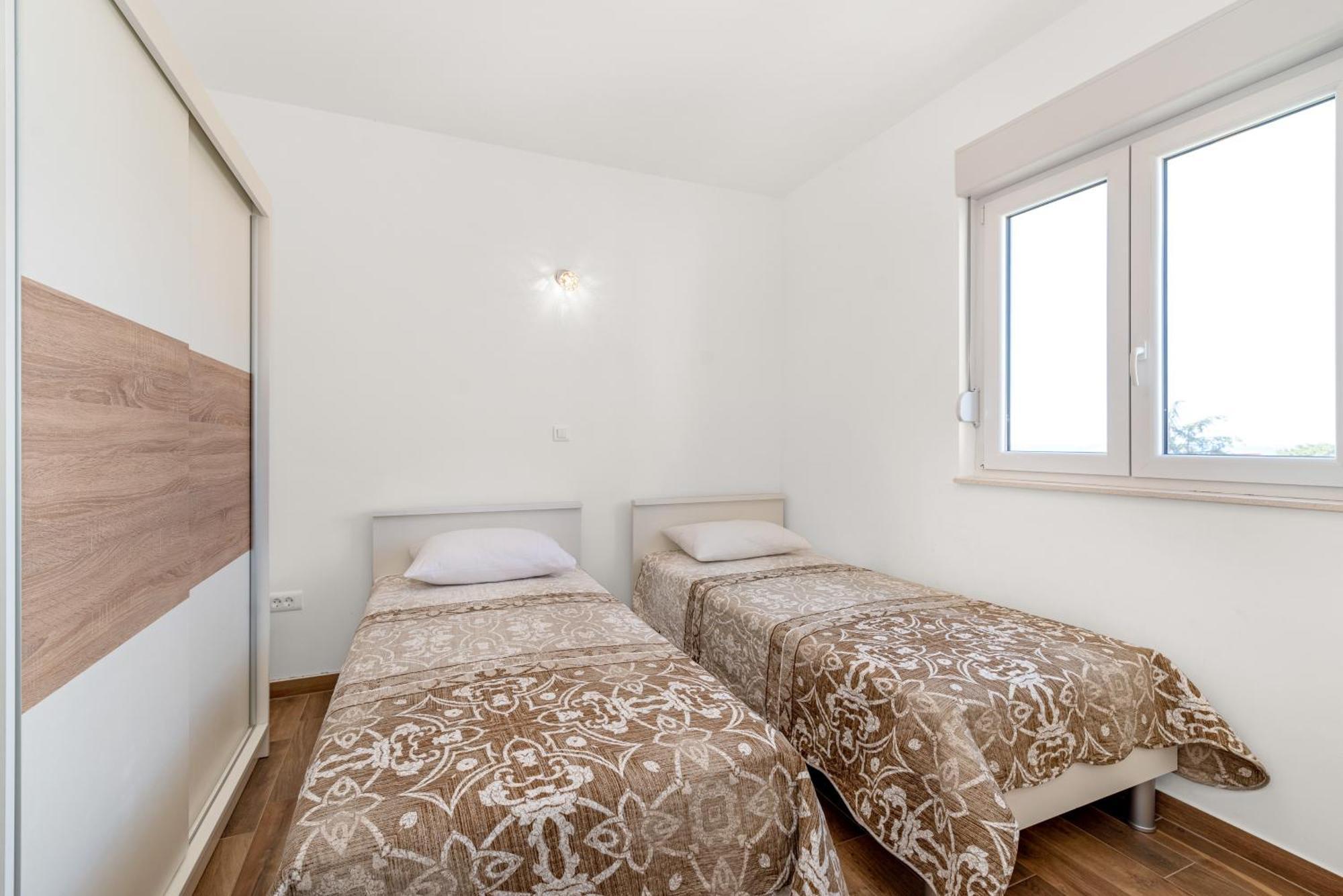 Apartments Boomerang Rogoznica  Bilik gambar