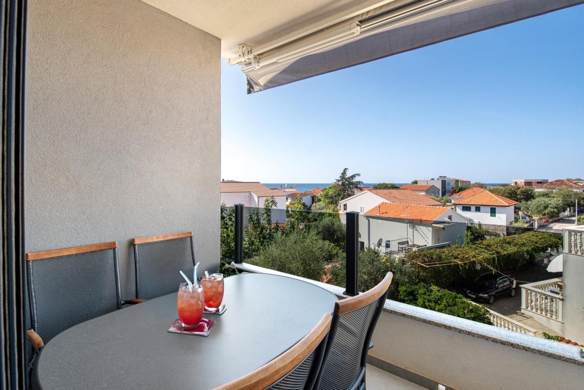 Apartments Boomerang Rogoznica  Bilik gambar